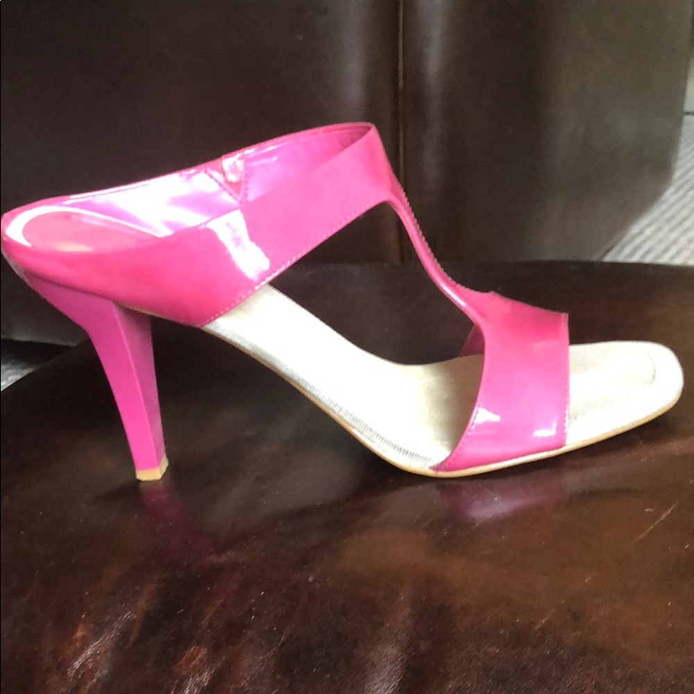Nine West hot pink t strap mules